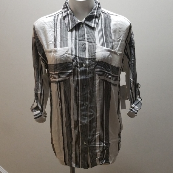 NWT! DESIGN LAB BUTTON DOWN HIGH-LOW SHIRT - Picture 2 of 6